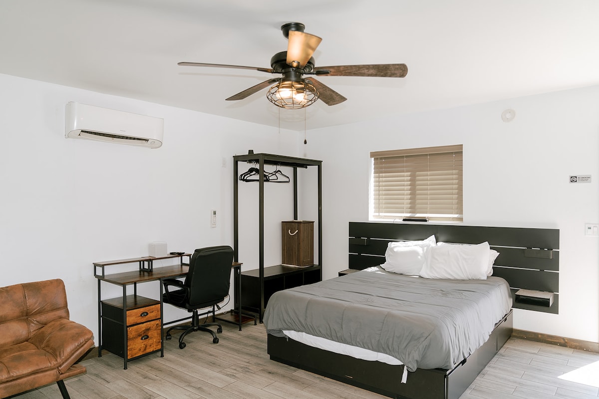 The 13th studio on 13th st - Guesthouses for Rent in Phoenix