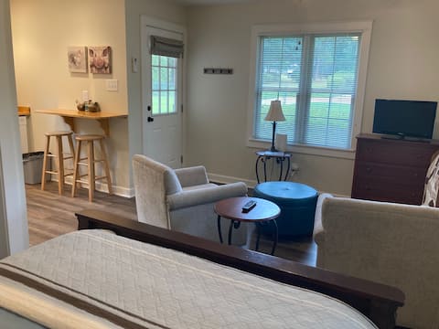 Top performing Airbnb: Wimberley Cottage in Mobile