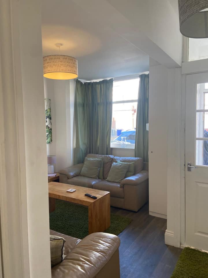 House With 4 Ensuite Double Bdrooms With Smart Tvs - Cleethorpes