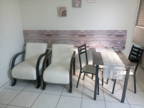 Top Airbnb: 505AP.M.ClarosCentro P.HospitClinica 44m2 P/2hosp em Montes Claros