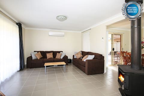 Kingfisher - Pet-Friendly - 10 Min Walk to Beach