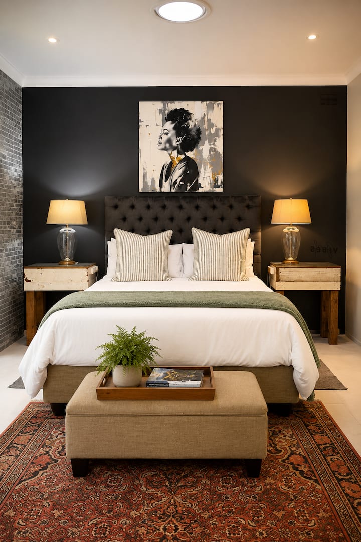 Art-inspired Bedroom Close To Cbd - Mossel Bay