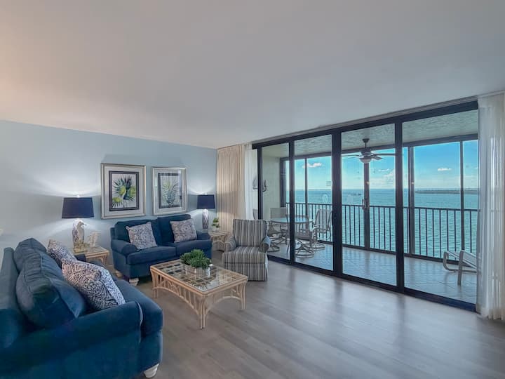 Sanibel Harbour Resort Harbour Tower 816:    Comfort And Relaxation While Enjoying Gorgeous Sunsets. - Punta Rassa, FL