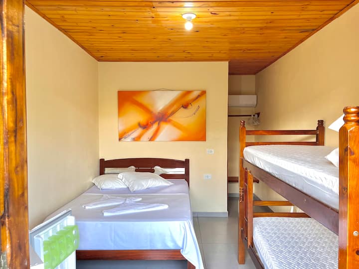 Private Accommodation With Bed Linen And Towels - Ubatuba