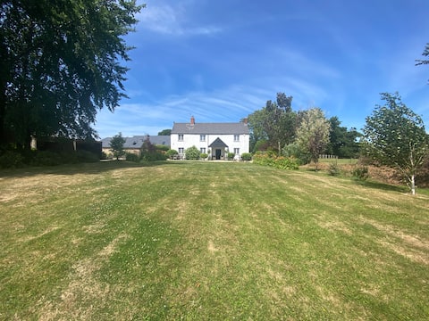 Lower Park Farmhouse near Lyme Regis (sleeps 7)