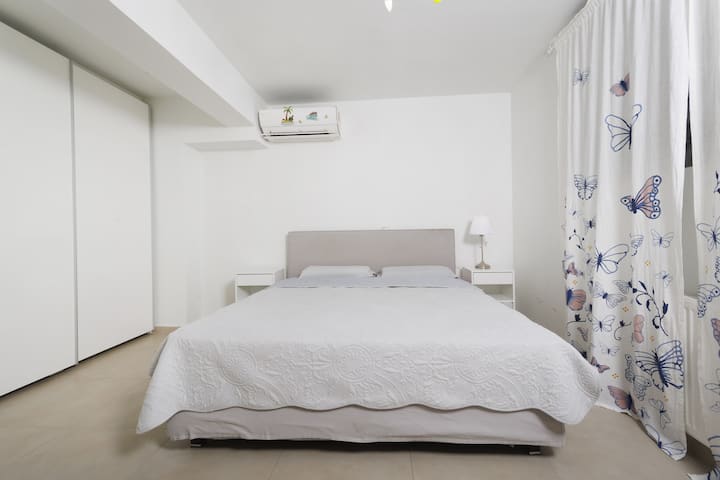 Schlafzimmer 4