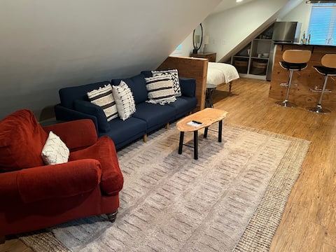 Popular Airbnb listing: Central Austin Guesthouse in Rosedale