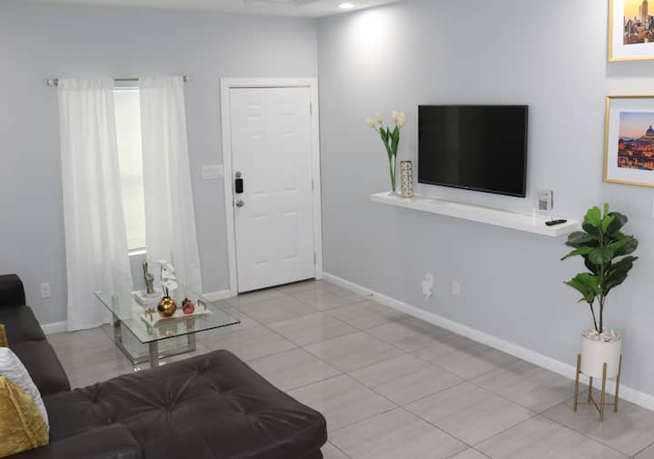 New Luxury Condo Close To Everything! - Pharr, TX