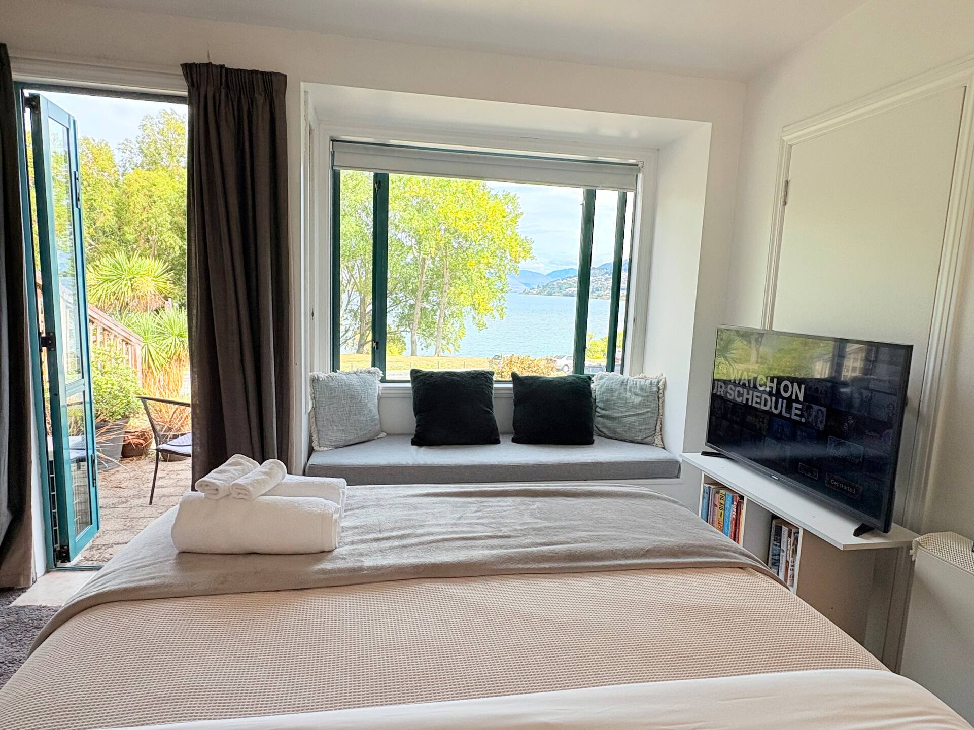 Cozy Lake View Unit