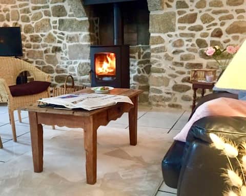 Top Airbnb: Mahé's cottage in quiet, near the beach (Brittany) à Kerlouan