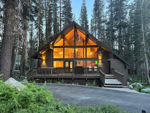 Spacious Home with Hot Tub and Starlink Internet!