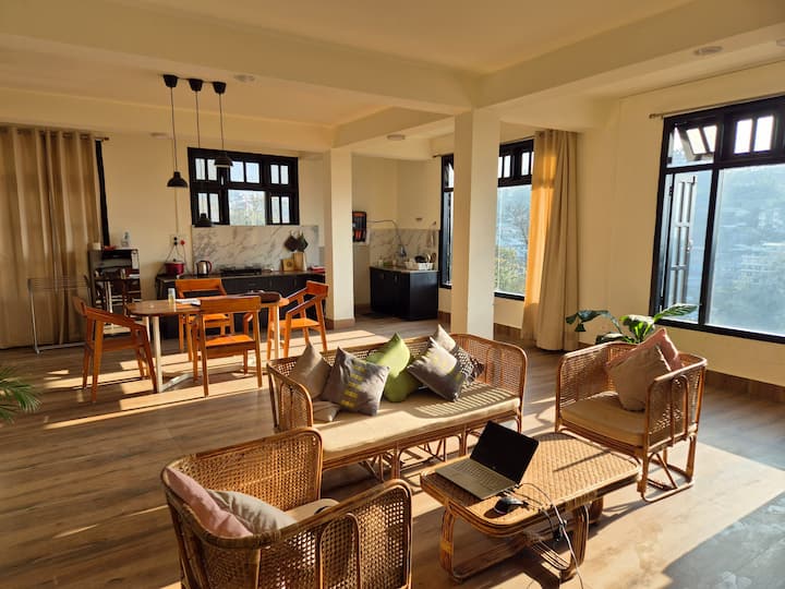 Integrirani prostrani dnevni boravak svršavanje Kuhinja.