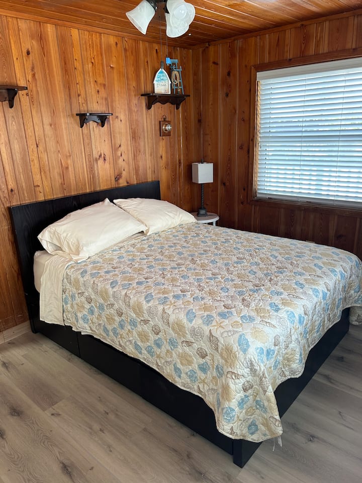 غرفة نوم ثانية ، سرير بحجم وسط