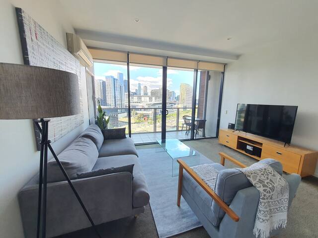 Waterfront Retreat. Stunning Views. 2 Bathrooms