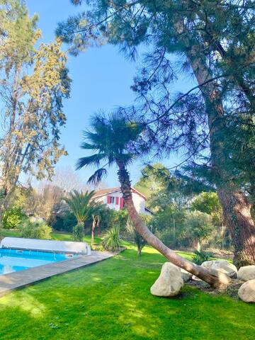 « La Pignada » villa avec piscine au cœur des pins gallery image 3