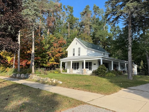 Harbor Springs Ski Retreat — Sleeps 8, Woodstove