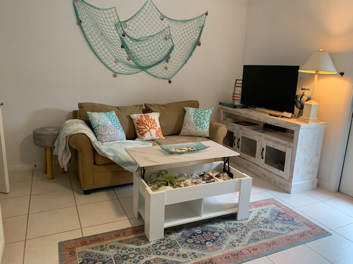 In The Heart Of Naples, Suite With Lake & Pool - Naples, FL