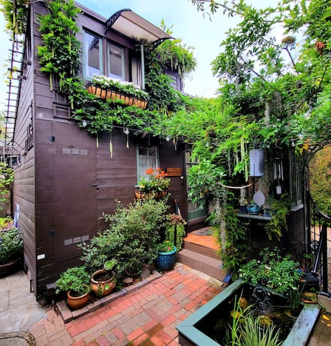 Steps to Dining&Amenities, Private Garden Getaway