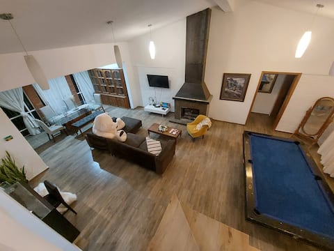 Popular Airbnb listing: La Gran Morada Cabin in Colonia San Rafael