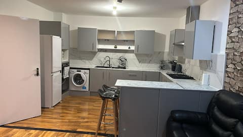 Top performing Airbnb: maxwell apartment in Southside