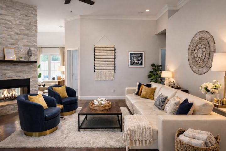 Luxury Meets Home Comfort Heated Pool & Jacuzzi - Carrollton, TX