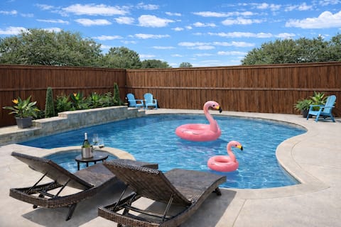 Luxury Meets Home Comfort Heated Pool & Jacuzzi