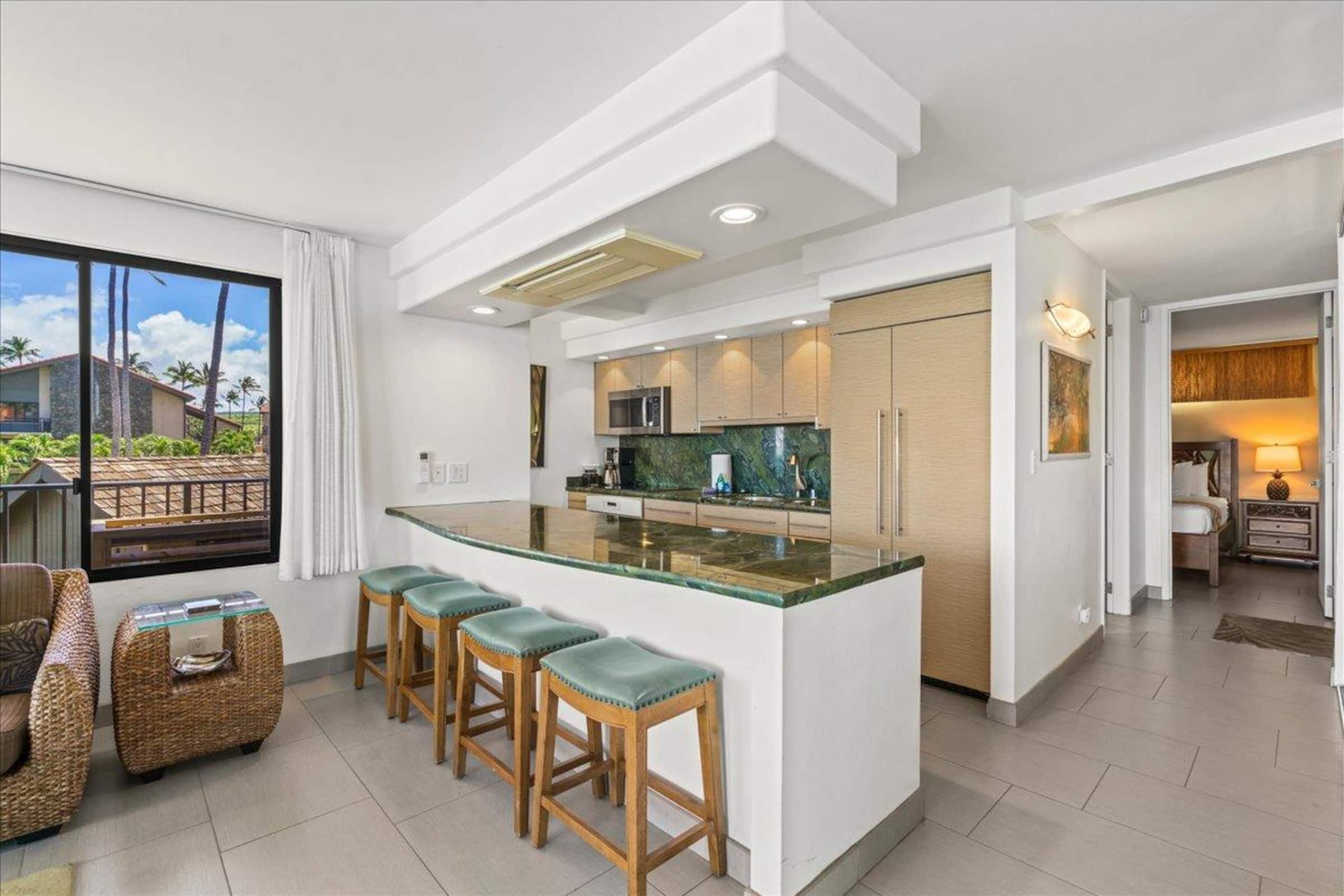 Condo in Lahaina · ★4.93 · 1 bedroom · 2 beds · 1 private bath - Image 45
