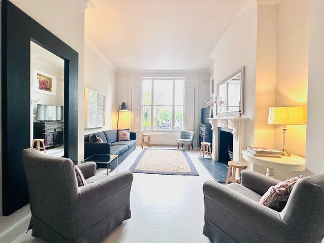 Notting Hill Stylish 3-Bedroom with Private Garden gallery image 2