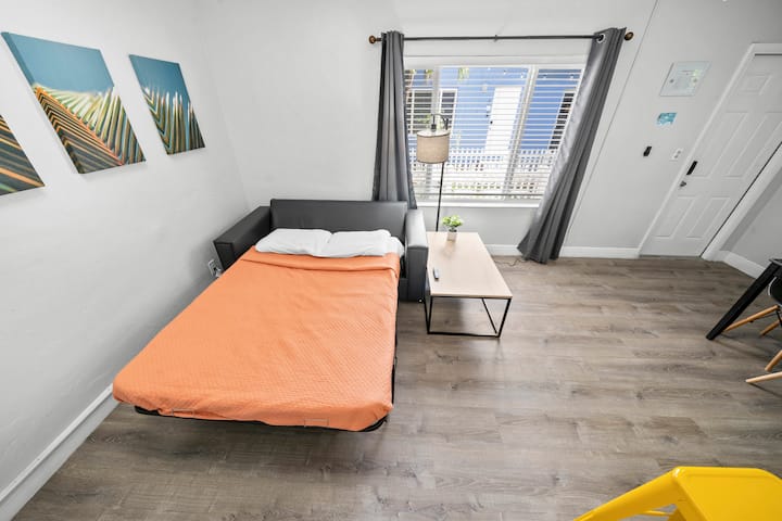Large & Cute 1 Bd Apt+ Victoria Park W/ Pool+ - Beach, Fort Lauderdale