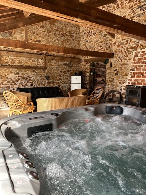 Eco-Gîte 3-10pers "La Charmante des Vallons" with SPA