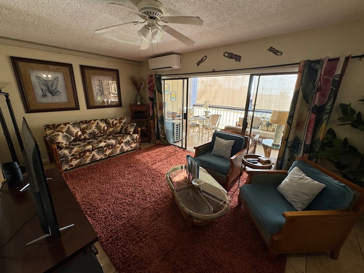 Heart Of Kona Condo With Ocean Views & Pool - Kailua-Kona, HI