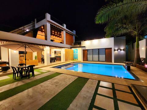Vacation home - Home Two (21 People)