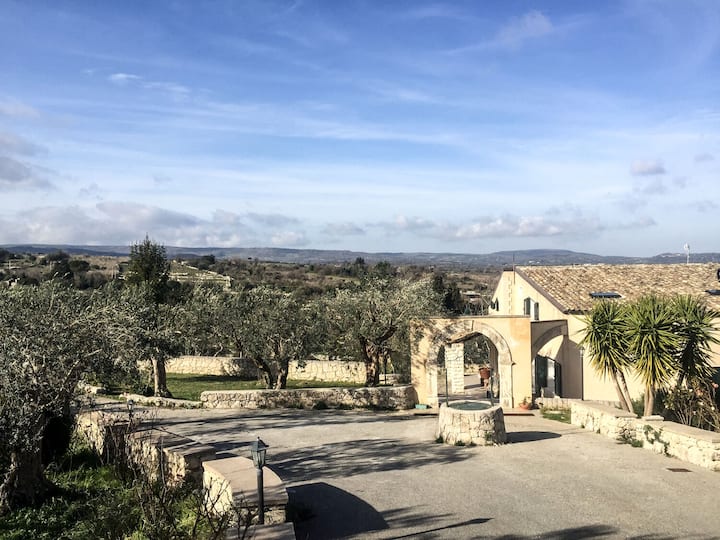 Malva and Pomelia: your Sicilian dream
