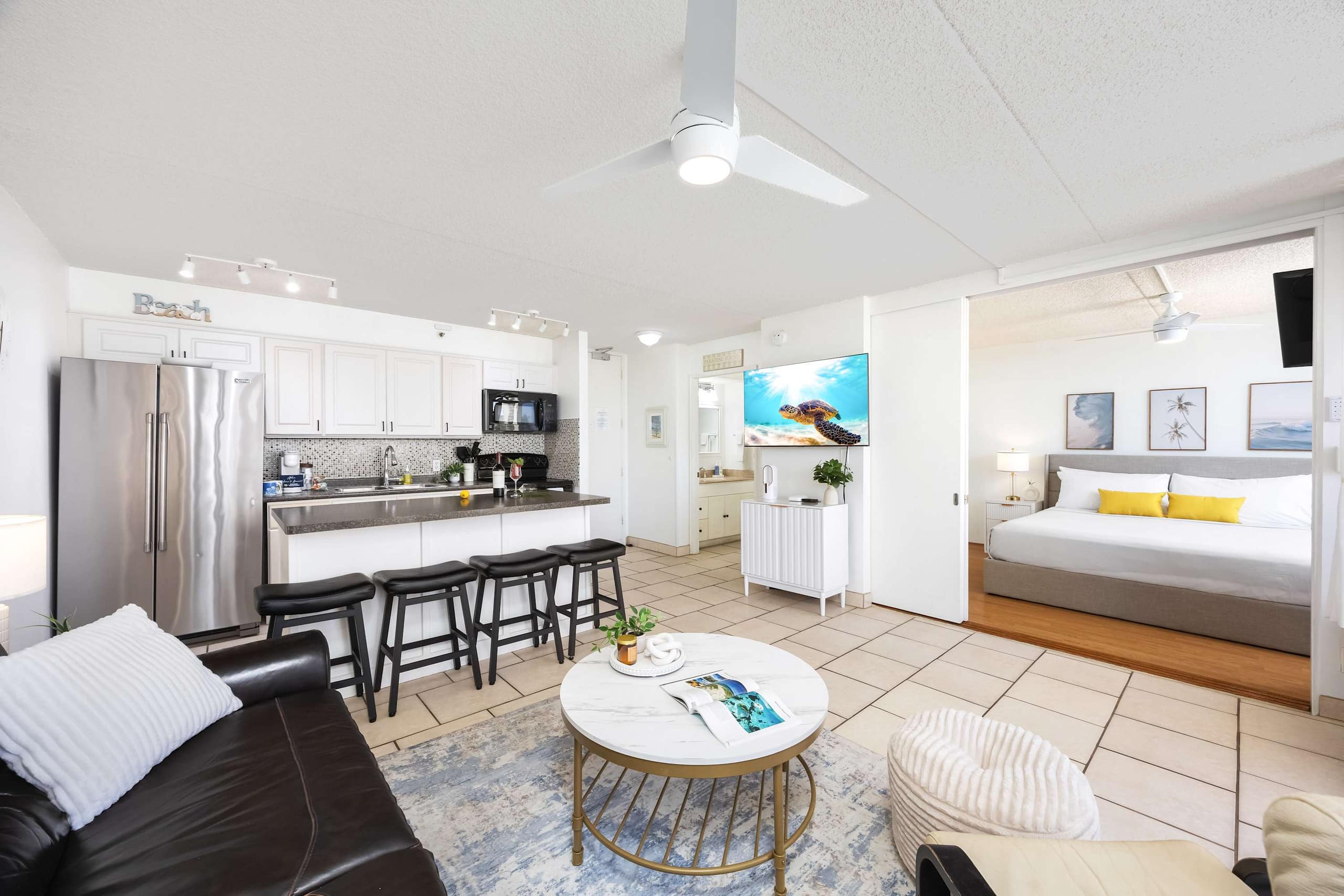Condo in Honolulu · ★4.77 · 1 bedroom · 2 beds · 1 private bath - Image 5