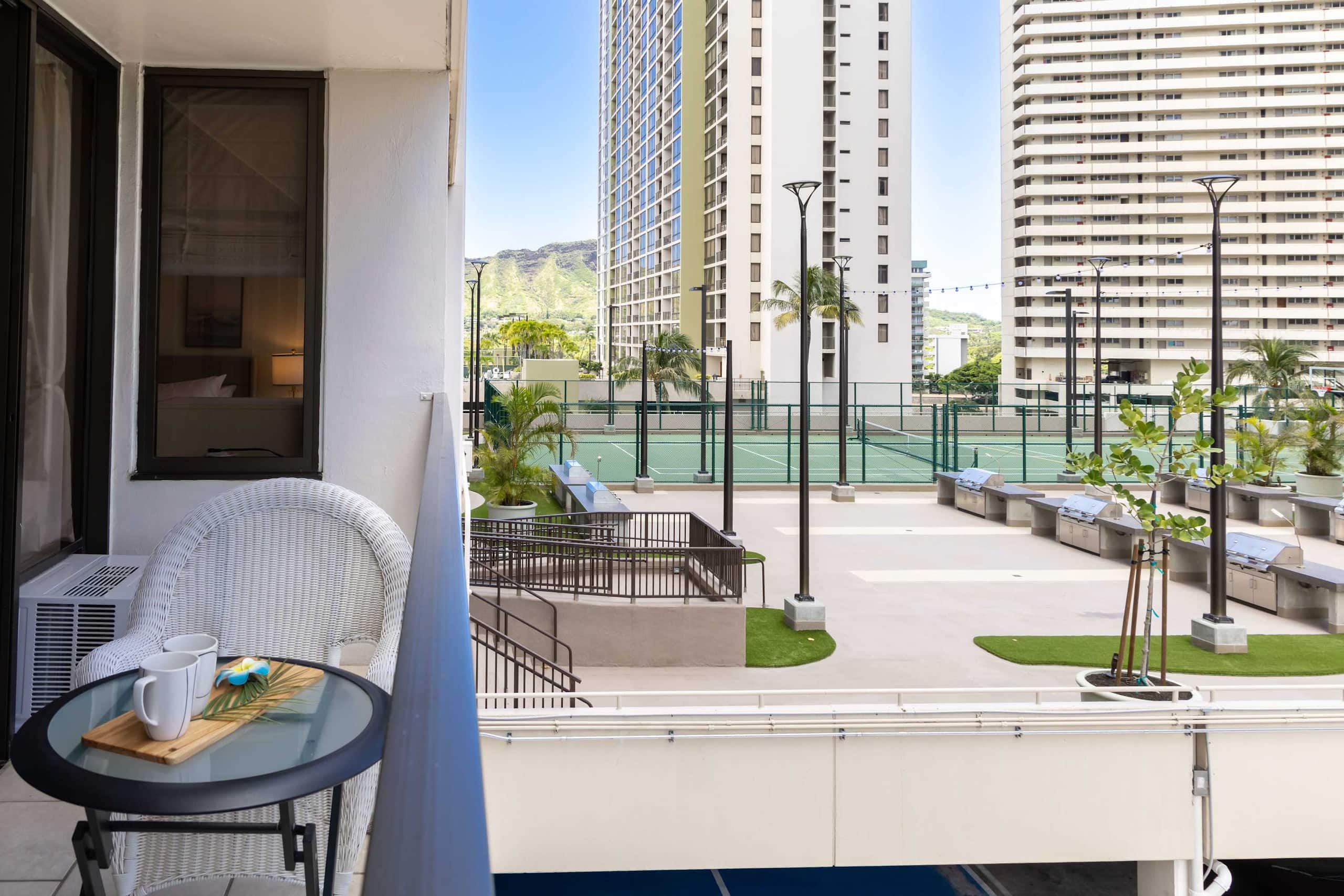 Condo in Honolulu · ★4.77 · 1 bedroom · 2 beds · 1 private bath - Image 37