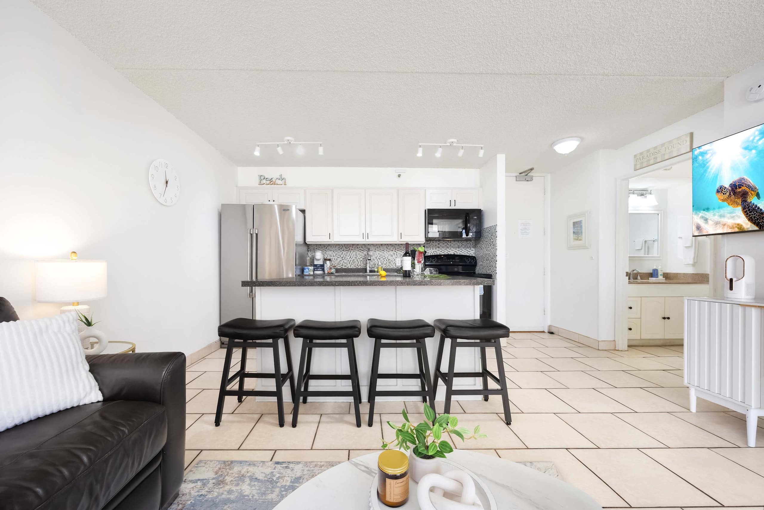 Condo in Honolulu · ★4.77 · 1 bedroom · 2 beds · 1 private bath - Image 22