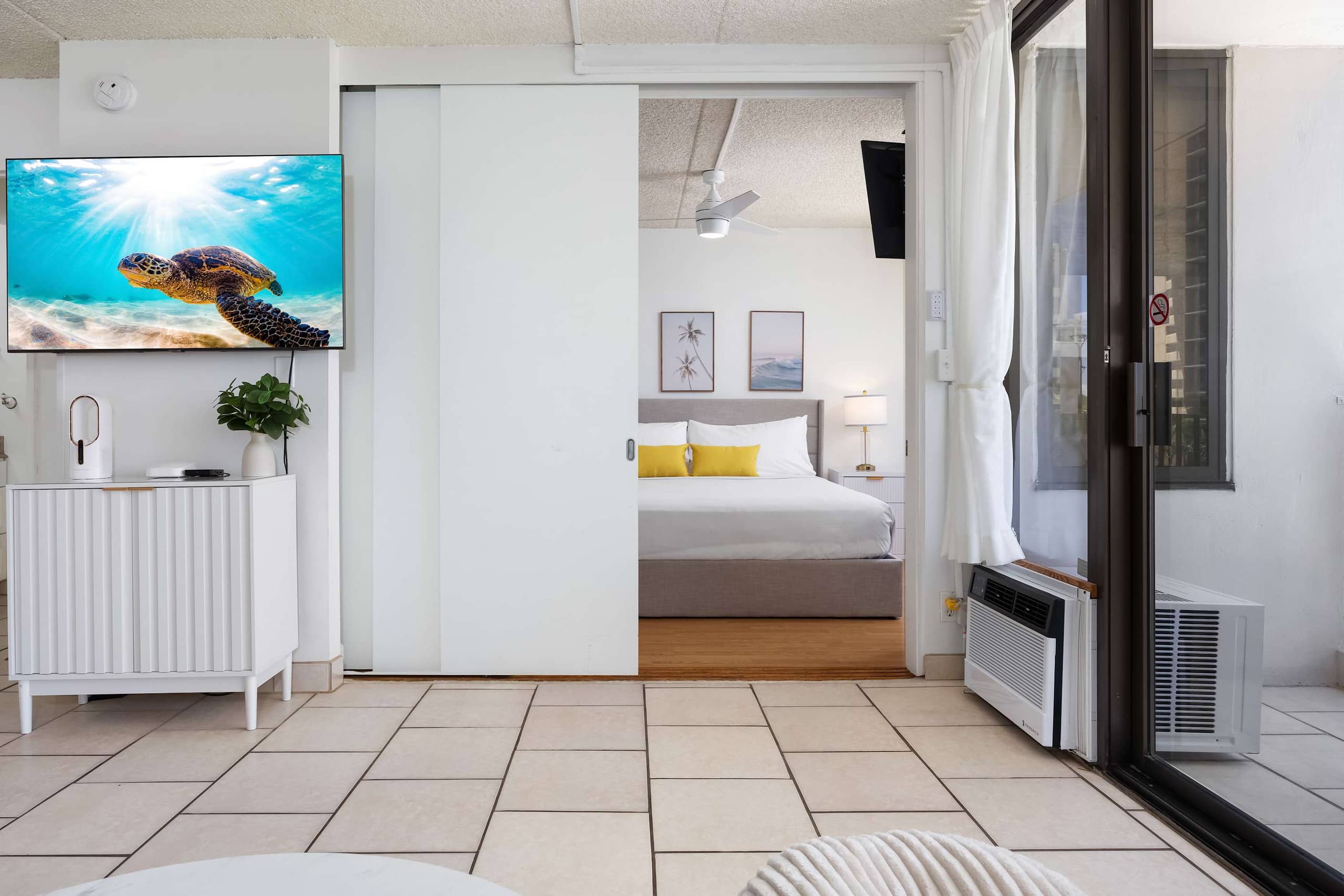 Condo in Honolulu · ★4.77 · 1 bedroom · 2 beds · 1 private bath - Image 10