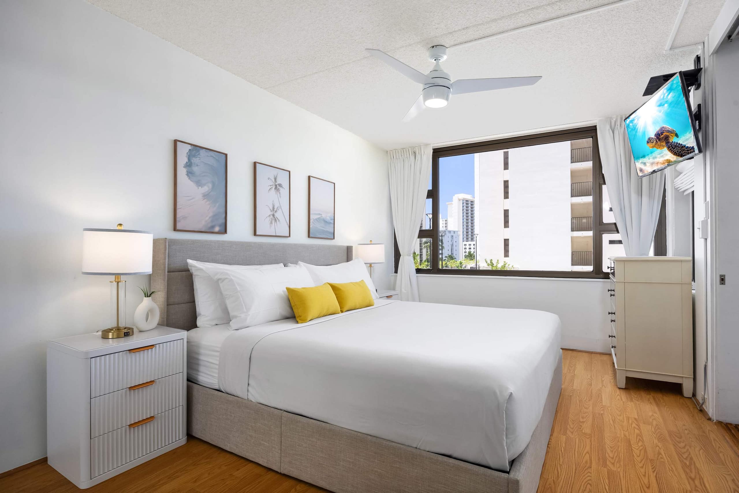 Condo in Honolulu · ★4.77 · 1 bedroom · 2 beds · 1 private bath - Image 25