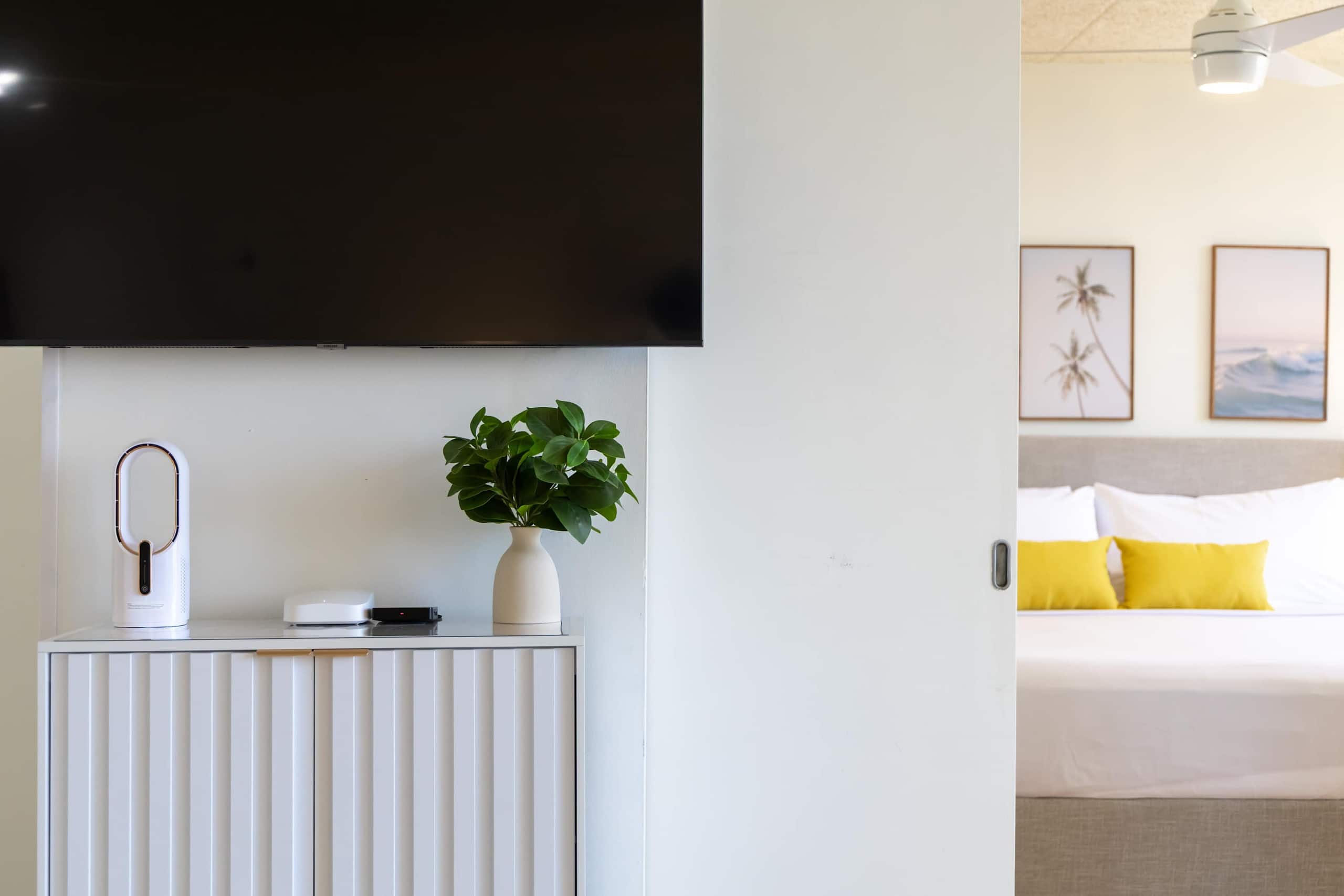 Condo in Honolulu · ★4.77 · 1 bedroom · 2 beds · 1 private bath - Image 15