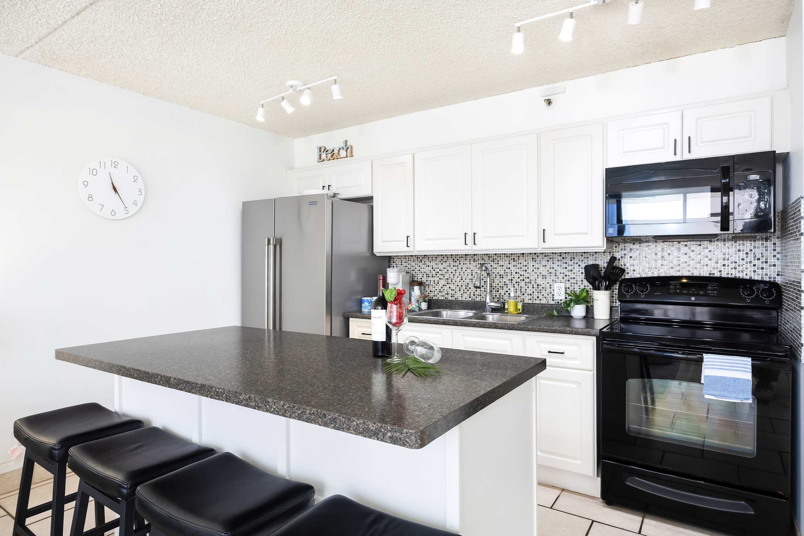 Condo in Honolulu · ★4.77 · 1 bedroom · 2 beds · 1 private bath - Image 16