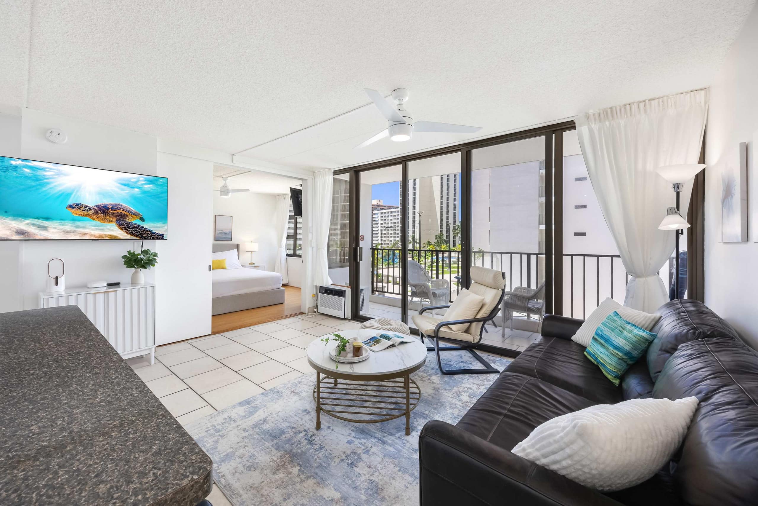 Condo in Honolulu · ★4.77 · 1 bedroom · 2 beds · 1 private bath - Image 2