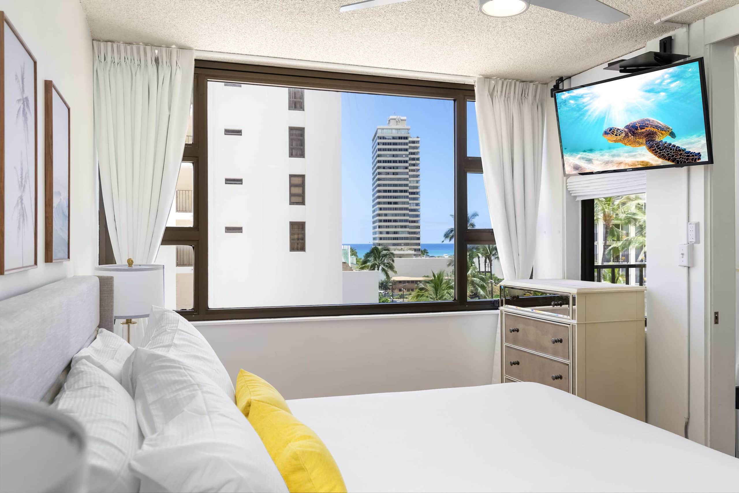 Condo in Honolulu · ★4.77 · 1 bedroom · 2 beds · 1 private bath - Image 24
