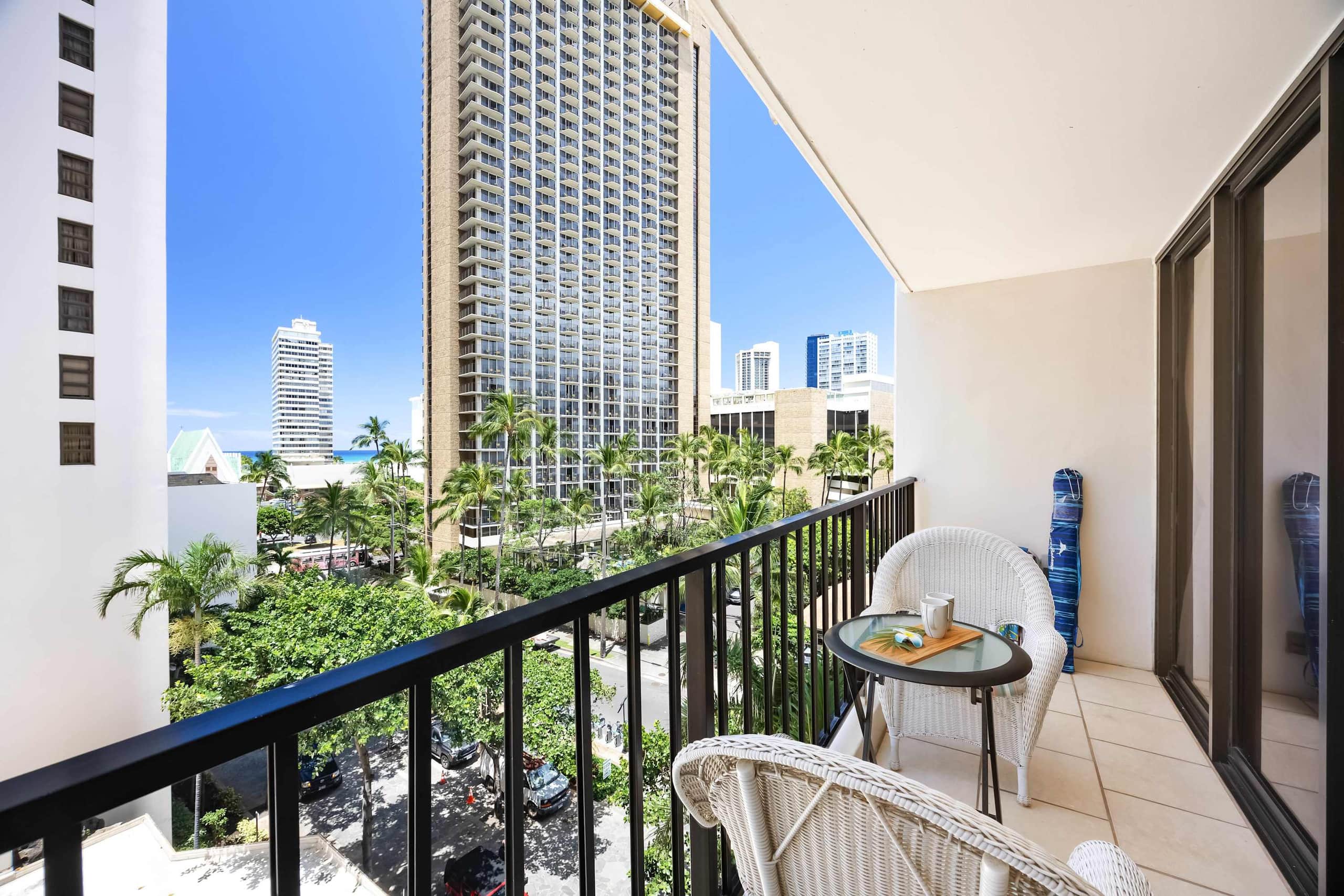Condo in Honolulu · ★4.77 · 1 bedroom · 2 beds · 1 private bath - Image 42