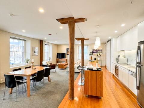 Successful Airbnb property: Luxury Hobart Waterfront Apartment with views! in Hobart