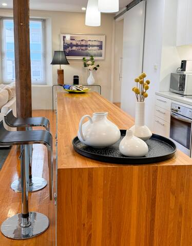 Luxury Hobart Waterfront Apartment with views! gallery image 2