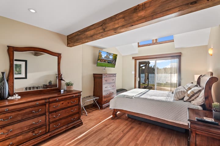 3rd Lakeside Bedroom