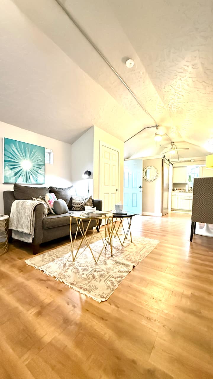 Industrial Style Guest House - Midland, TX