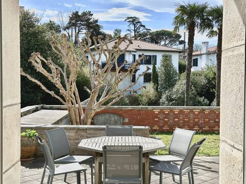 Charming House, 10 min Walk to the Beach!