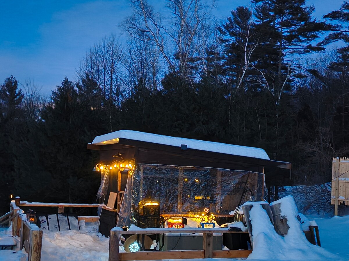 MoonShine Lodge@ADK Enchanted Nites 4 Season Lodge - Houses for