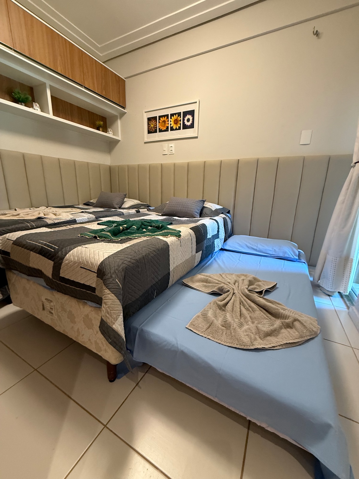 带辅助床的单人房。 
